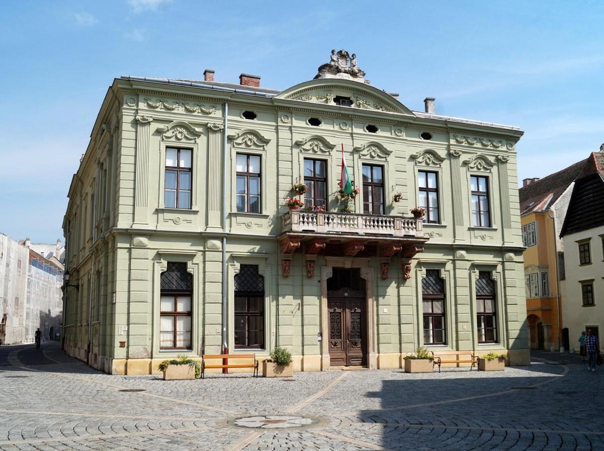 Belvarosi Erdesz-Lak Sopron Buitenkant foto